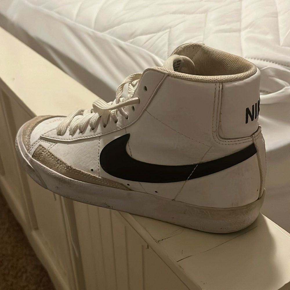 NIKES 4.5 (6.5) in women’s